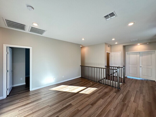 Building Photo - Stonegate