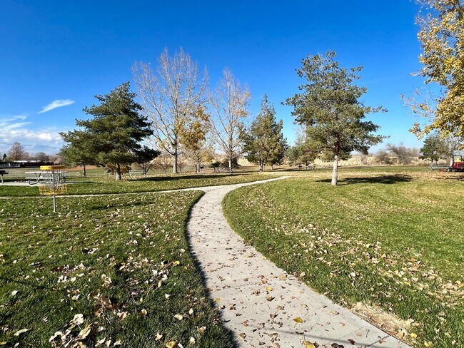 Building Photo - Modern Townhome Living in Tooele