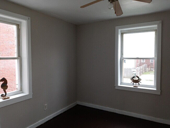 Building Photo - 915 1st St