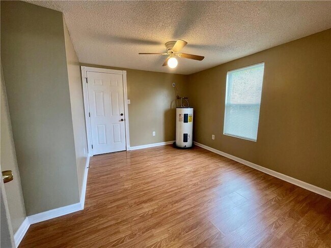 Building Photo - 2122 Stander Pl