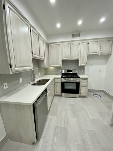 kitchen - 910 S Bedford St