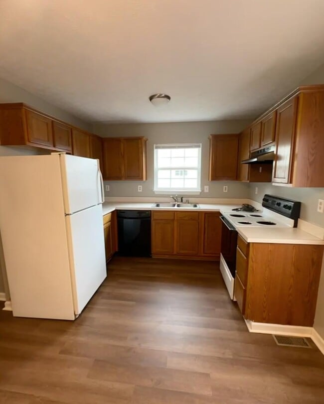 Building Photo - 244 Simba Way
