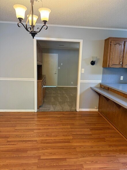 Building Photo - 923 S Summit Rd