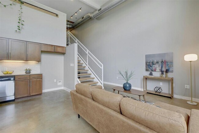 Building Photo - 1601 E Cesar Chavez St