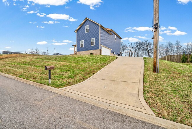 Building Photo - Pet Friendly Four Bedroom!