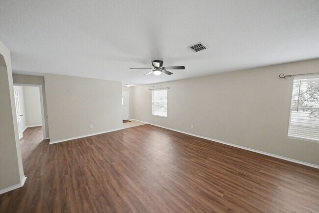 Building Photo - 11114 Hillsdale Loop