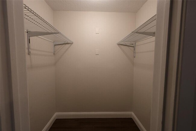 Building Photo - 1840 Burton Dr