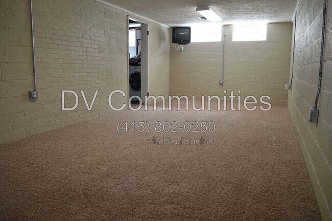 Building Photo - 23805 E Groveland Rd