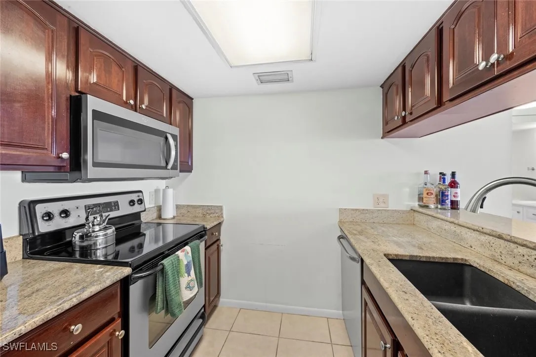Building Photo - 2885 Palm Beach Blvd