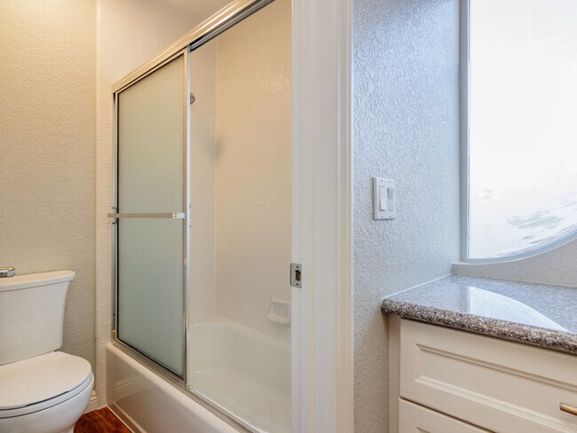 Building Photo - TOTALLY REMODELED, BLOCKS TO THE BEACH!