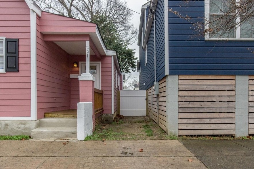 Building Photo - 221 Fishburne St