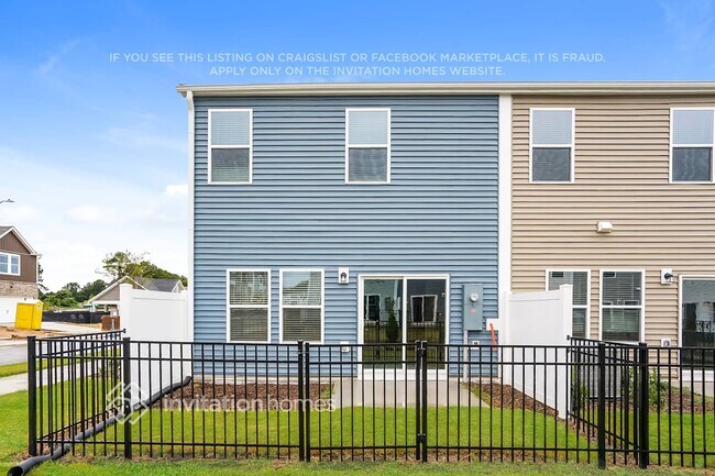 Building Photo - 800 Holiday Pk Ln