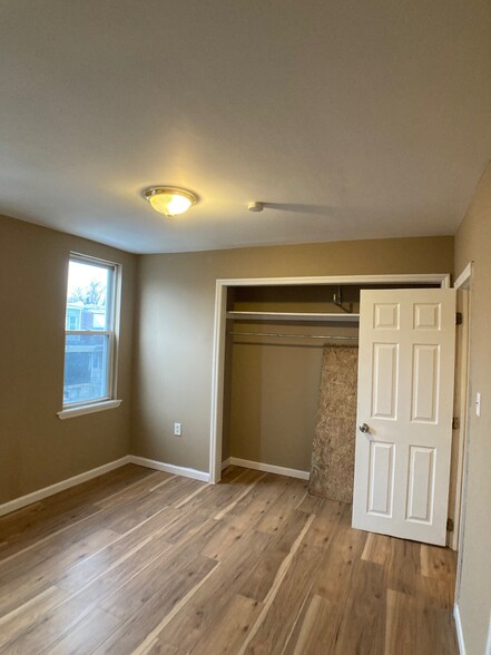 Building Photo - 2061 Wilmot St