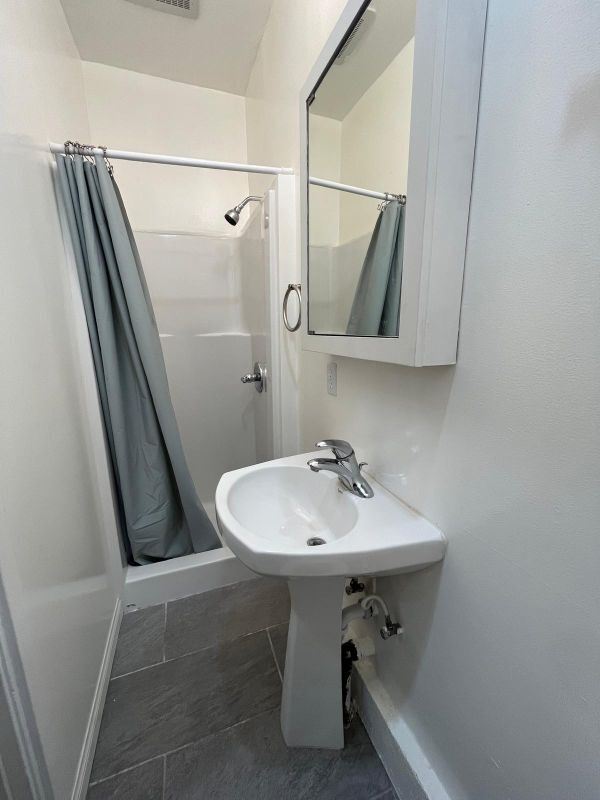 Building Photo - 2144 Bluehaven Ct
