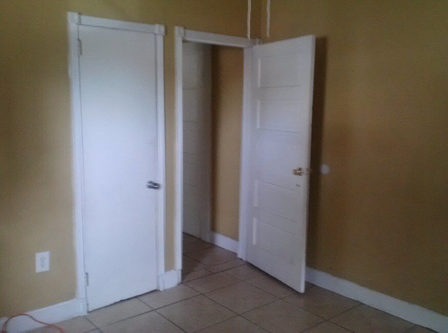 Building Photo - 2827 NW 10th Ave