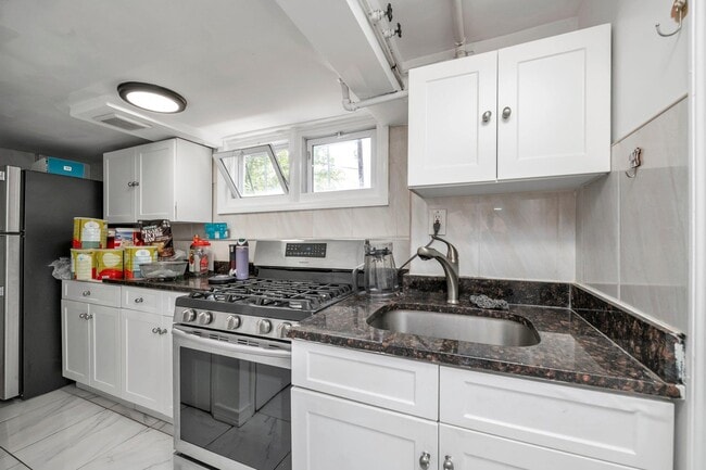 Building Photo - 85-62 148th St