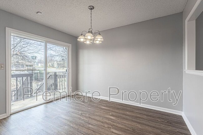 Building Photo - 604 NE Mimosa Dr