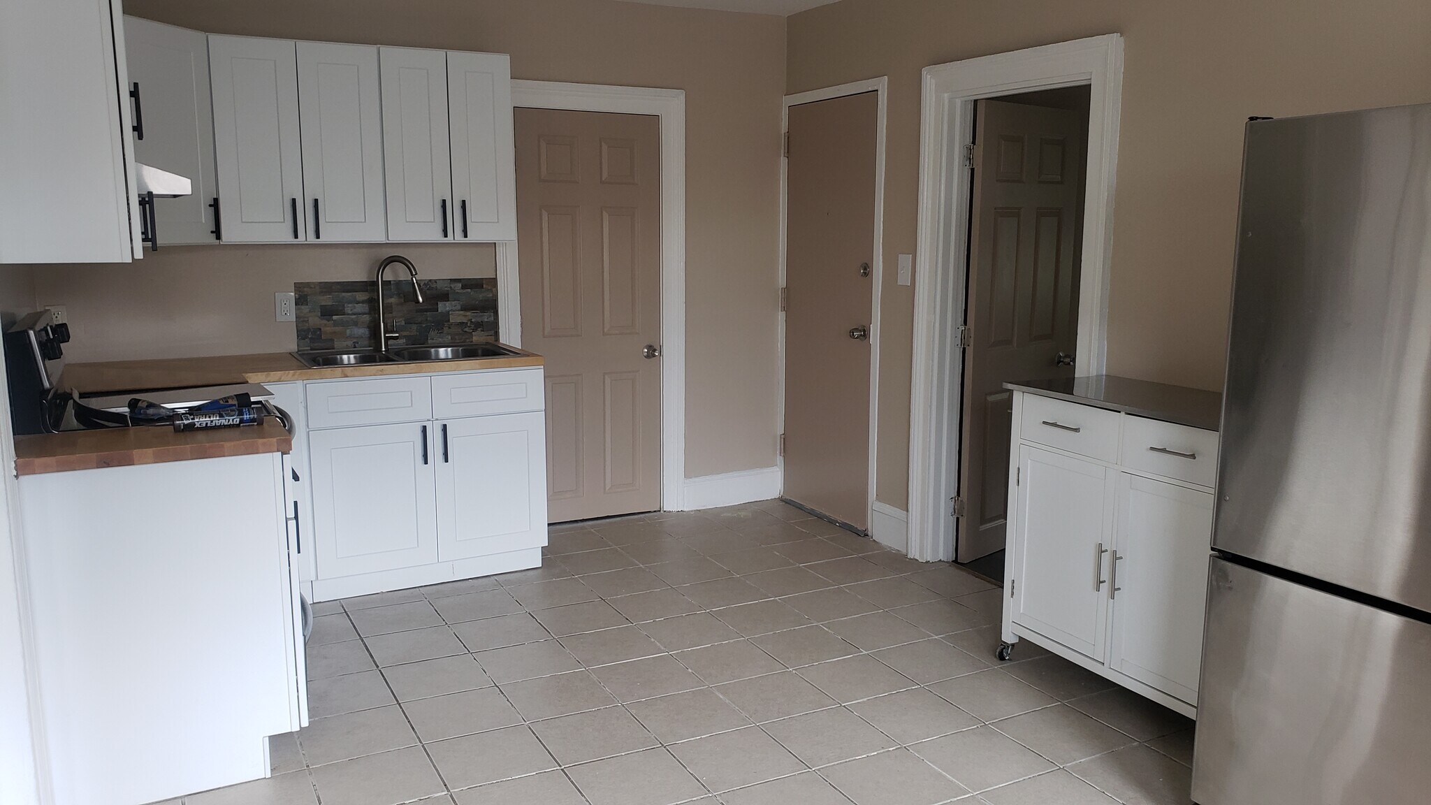 Kitchen - 19 Mahl Ave
