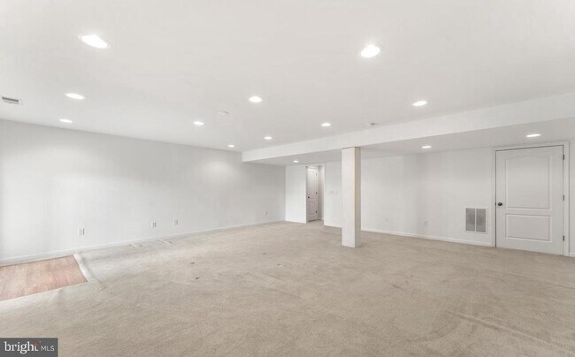 Building Photo - 575 Hunters Rd