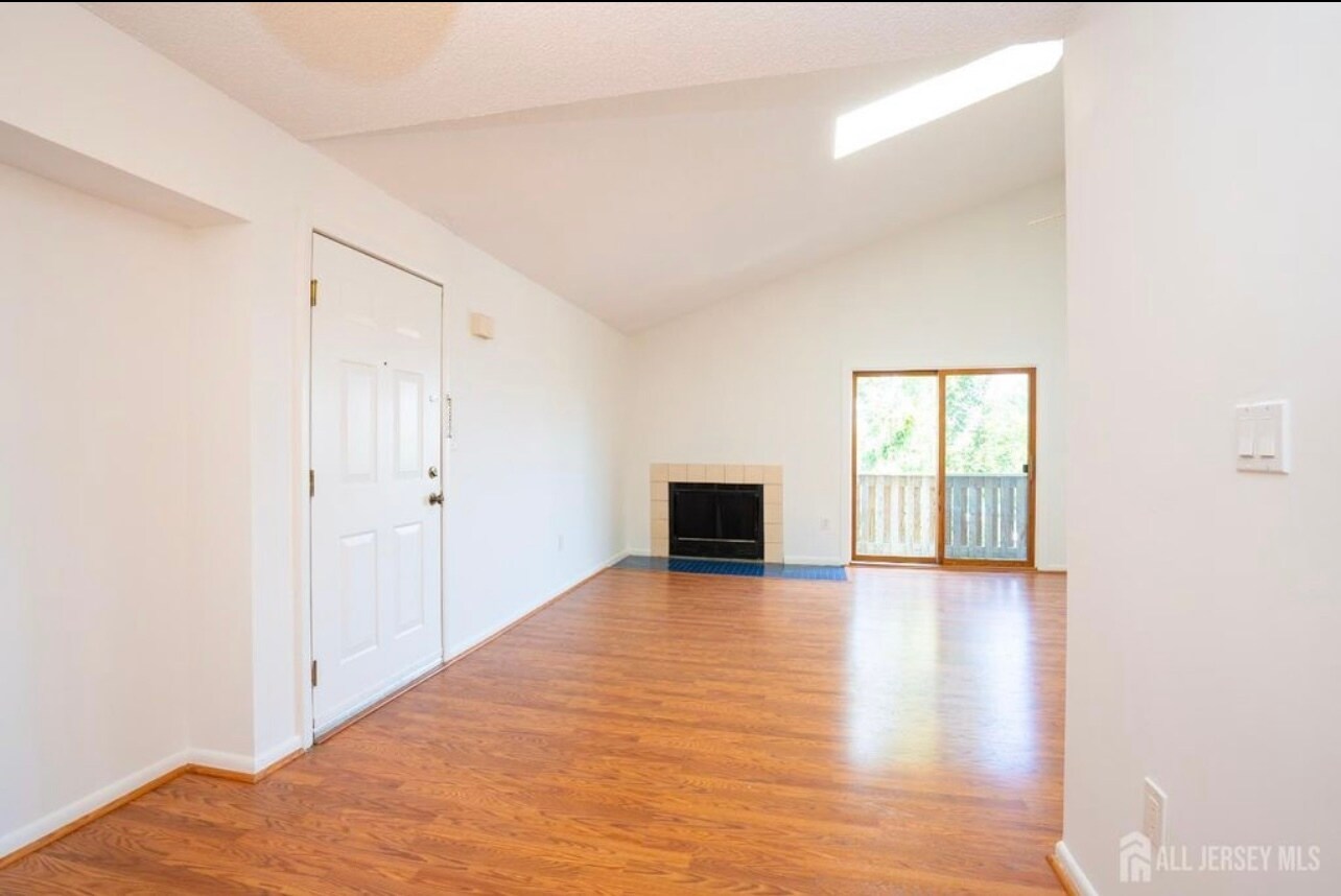 Building Photo - 403 Ravens Crest Dr