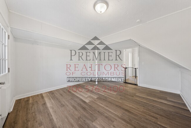 Building Photo - 386 Victory Dr