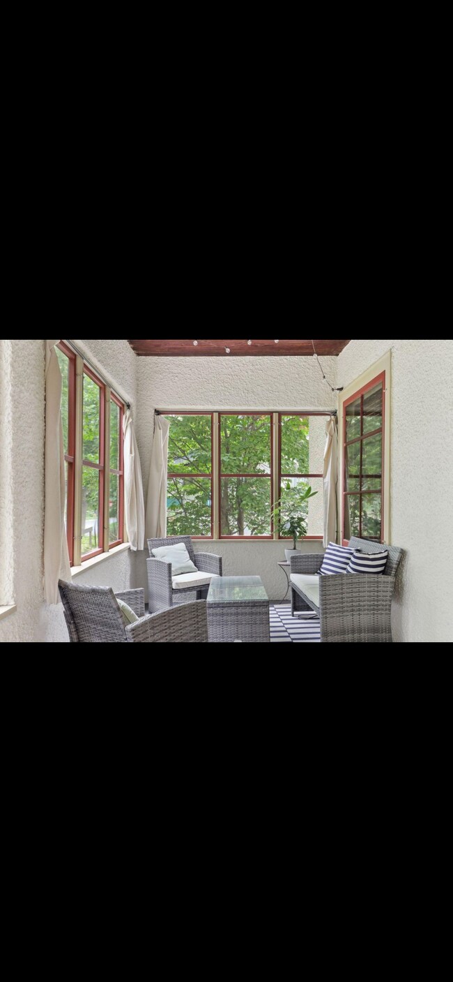 Screened porch - 138 Cecil St SE