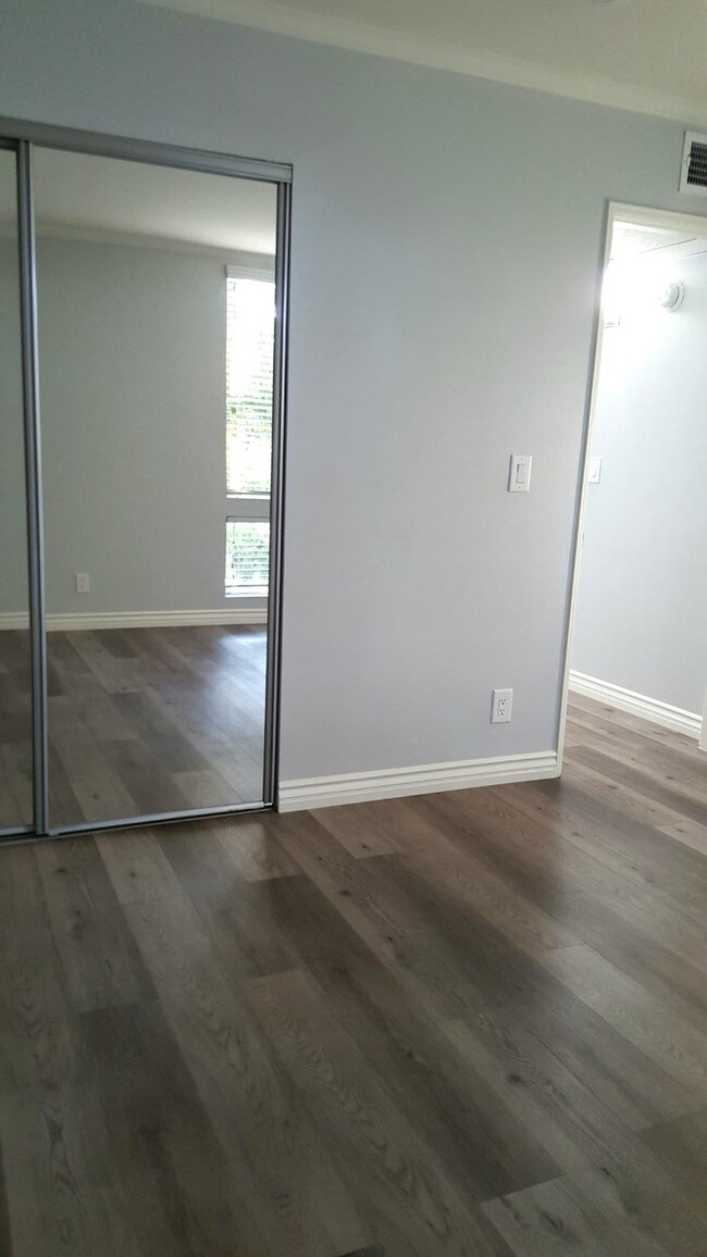 Building Photo - 9900 Jordan Ave