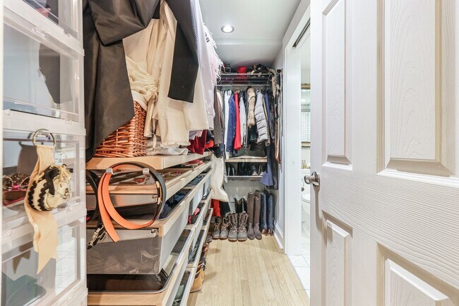 Building Photo - Amazing Adams Morgan Two-Level Condo| Parking included!