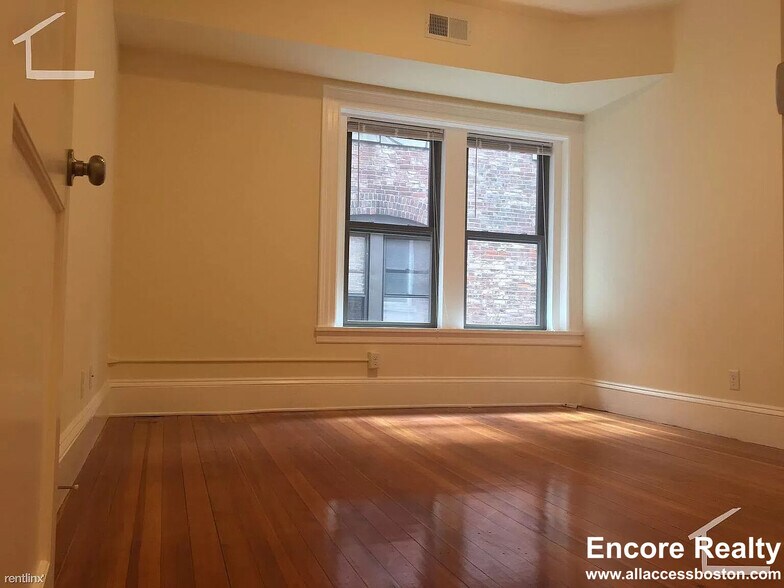 Building Photo - 1463 Beacon St