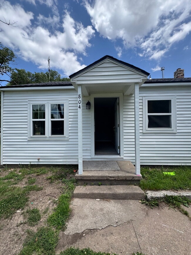 Building Photo - 804 S Terrace Dr