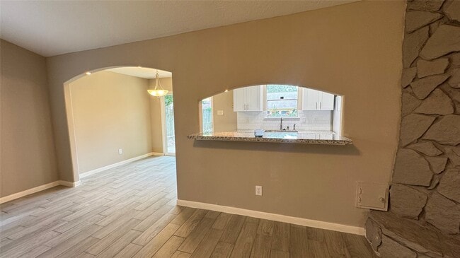 Building Photo - 3303 Glen Spring Dr