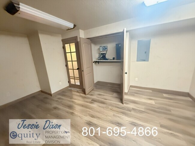 Building Photo - 5725 Brook Cir