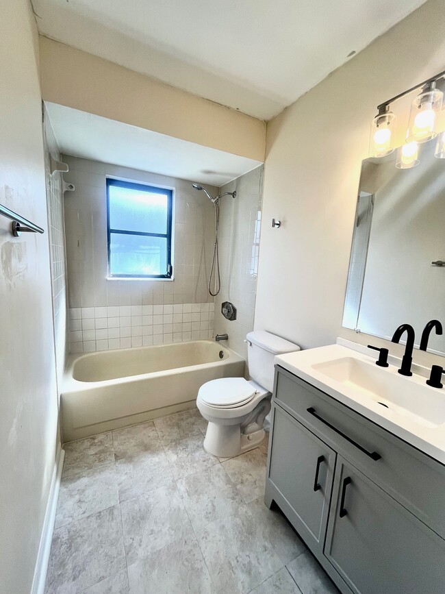 Guest bath - 715 SE 47th St