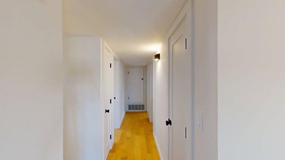 Building Photo - 1529 St Charles St