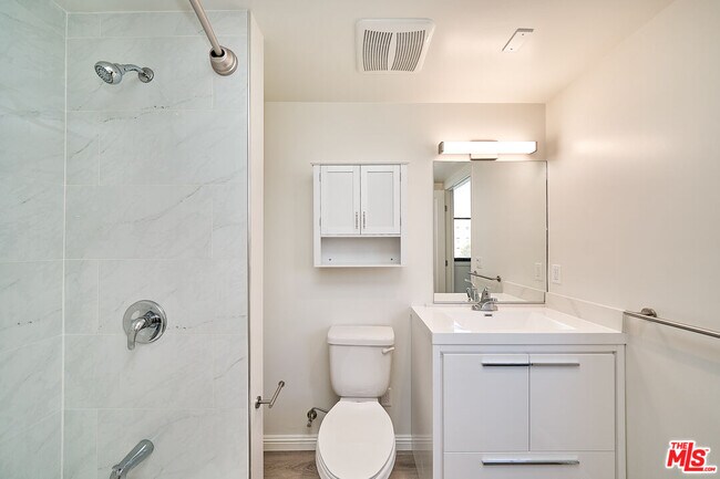 Building Photo - 951 S Wilton Pl