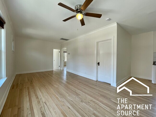 Building Photo - 1925 W Armitage Ave