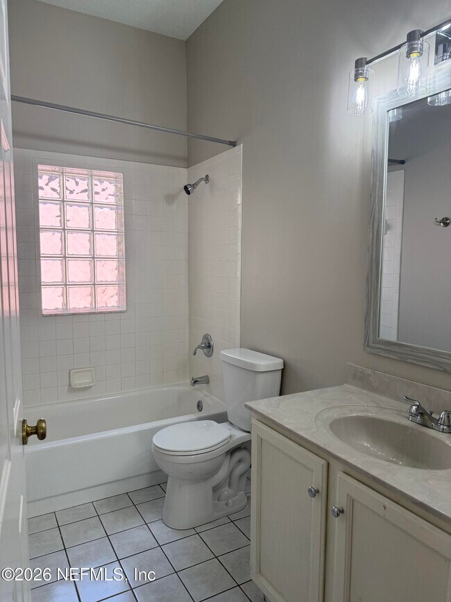 Building Photo - 256 Kingston Dr