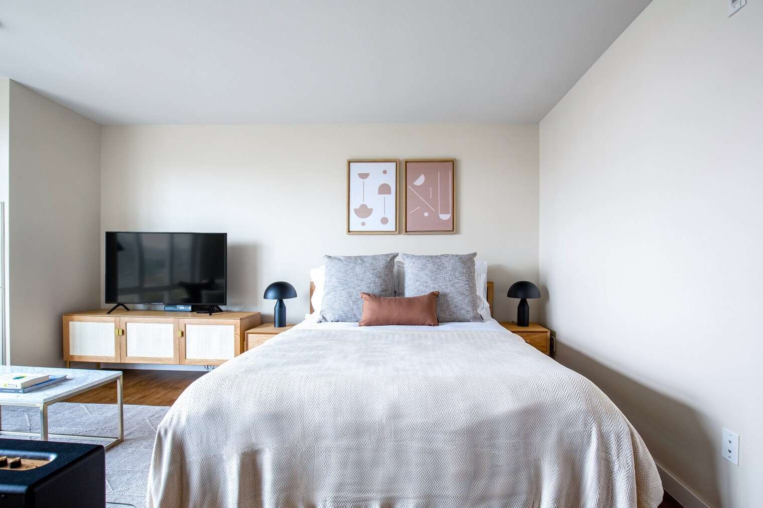 Building Photo - 215 10th Ave E