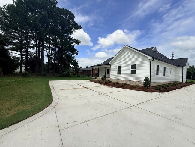 Building Photo - 2212 M.L.K. Jr Pkwy