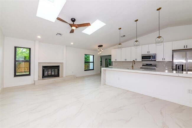 Building Photo - 1658 Ridgewood Ln