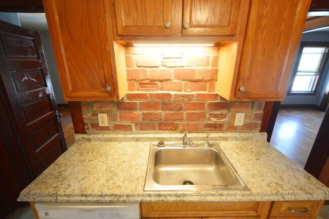 Building Photo - 53 Forest St