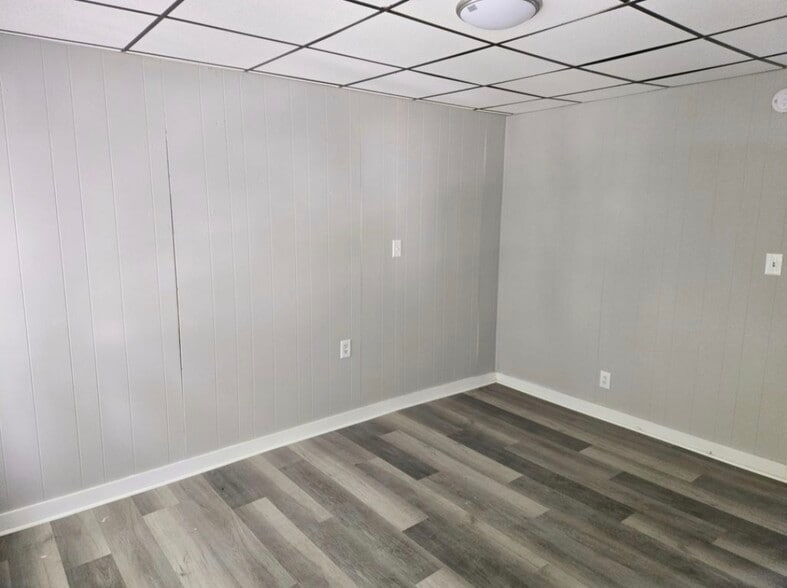 Small Bedroom - 25 Stuyvesant St