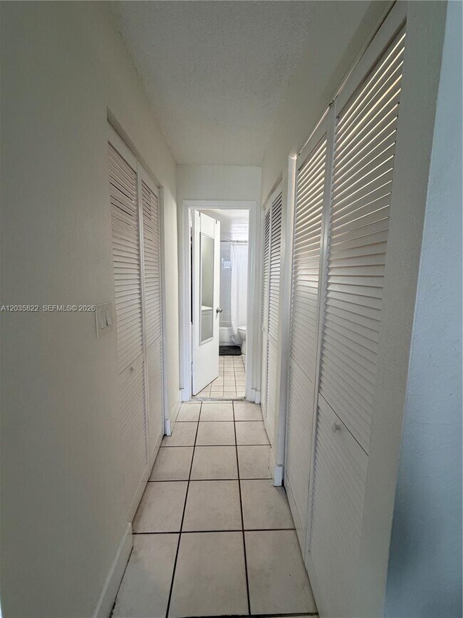 Building Photo - 2903 N Miami Beach Blvd