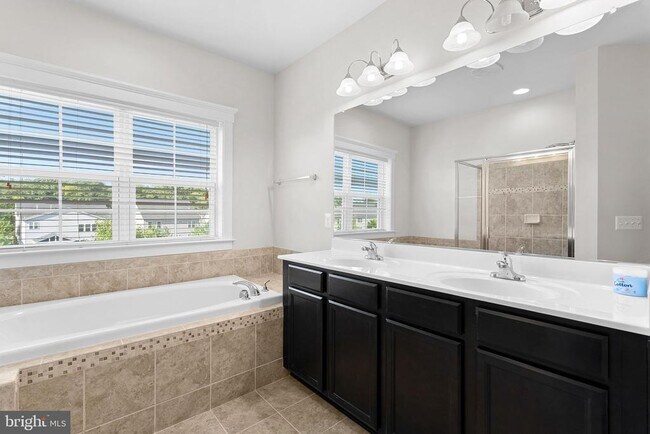 Building Photo - 207 Miles Hawk Terrace