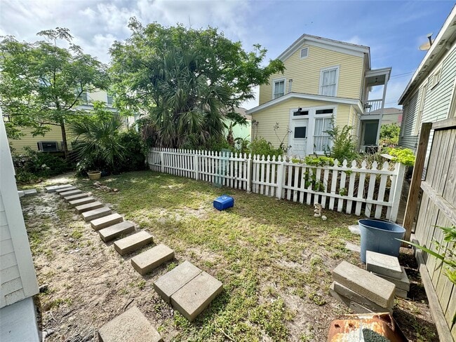 Building Photo - 2119 Avenue O 1/2