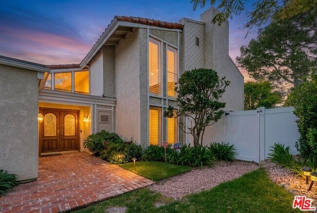 Building Photo - 2637 Angelo Dr