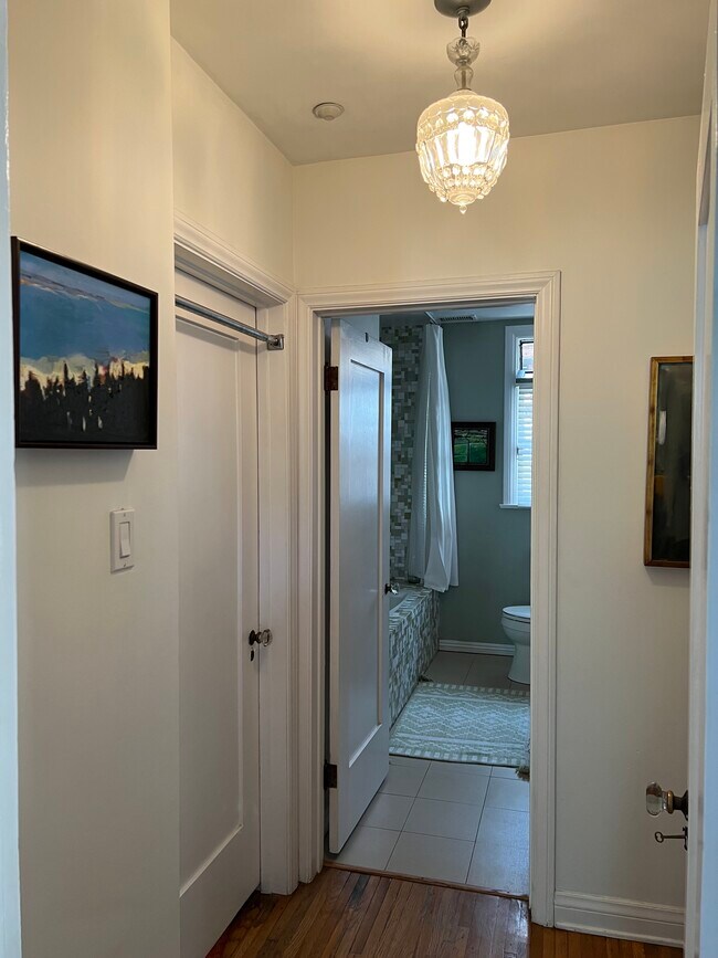 Building Photo - 9639 Farragut Dr