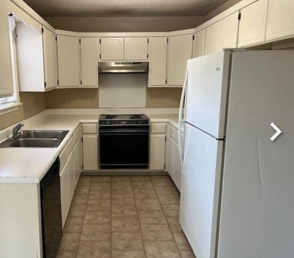 Building Photo - 4105 Kents Pl