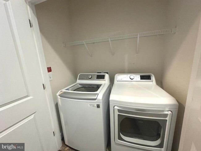 Building Photo - 3697 Ambrose Hills Rd