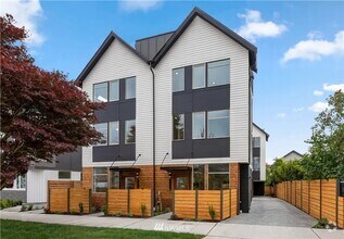Building Photo - Ballard - Newer 3 Bedroom / 2.5 Bath Townh...